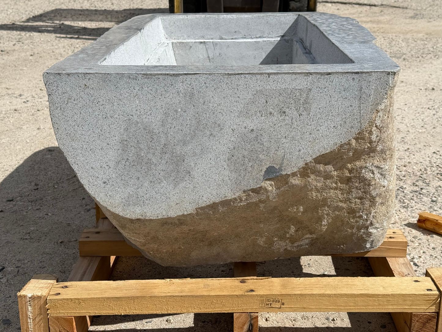 Natural Stone / Cut River Boulder Gas Fire Pit CRB22