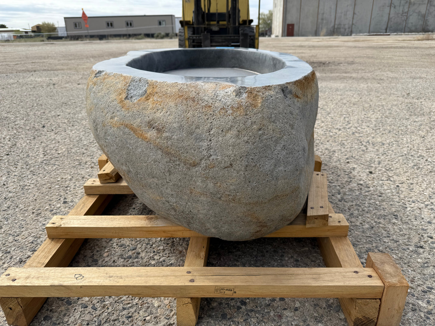 Natural Stone / Real River Boulder Gas Fire Pit RBFP08