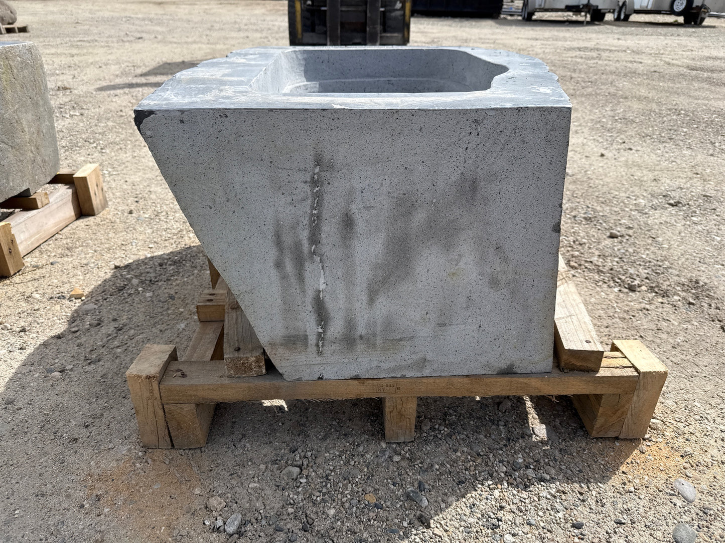 Natural Stone / Cut River Boulder Gas Fire Pit CRB08